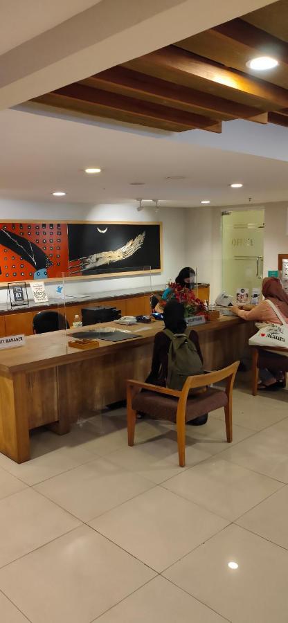 Student Park Hotel Yogyakarta Kültér fotó