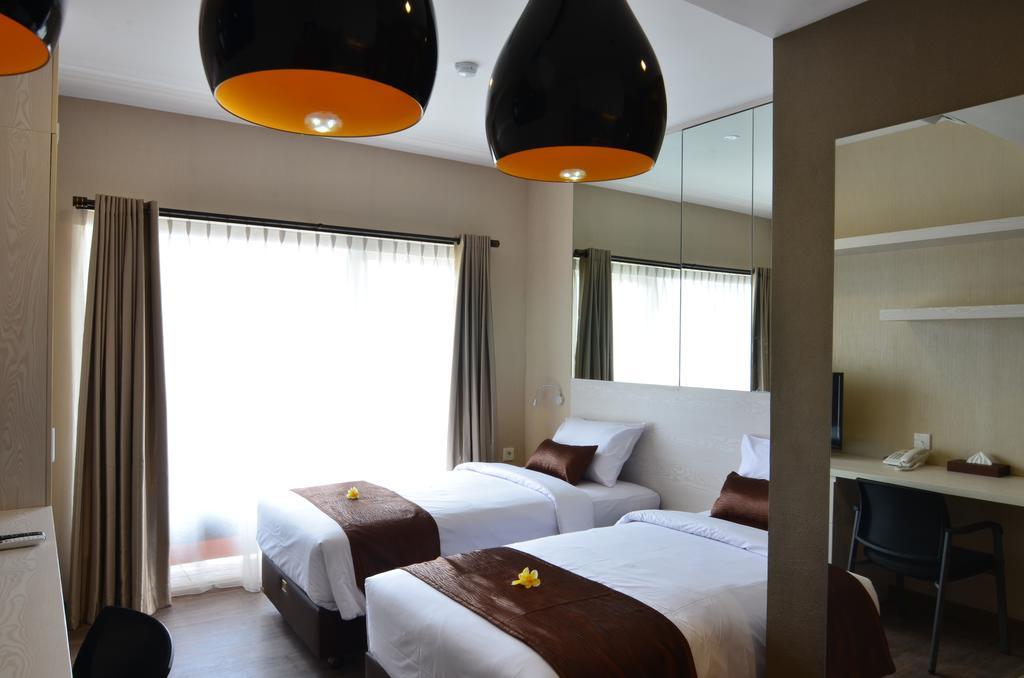 Student Park Hotel Yogyakarta Szoba fotó