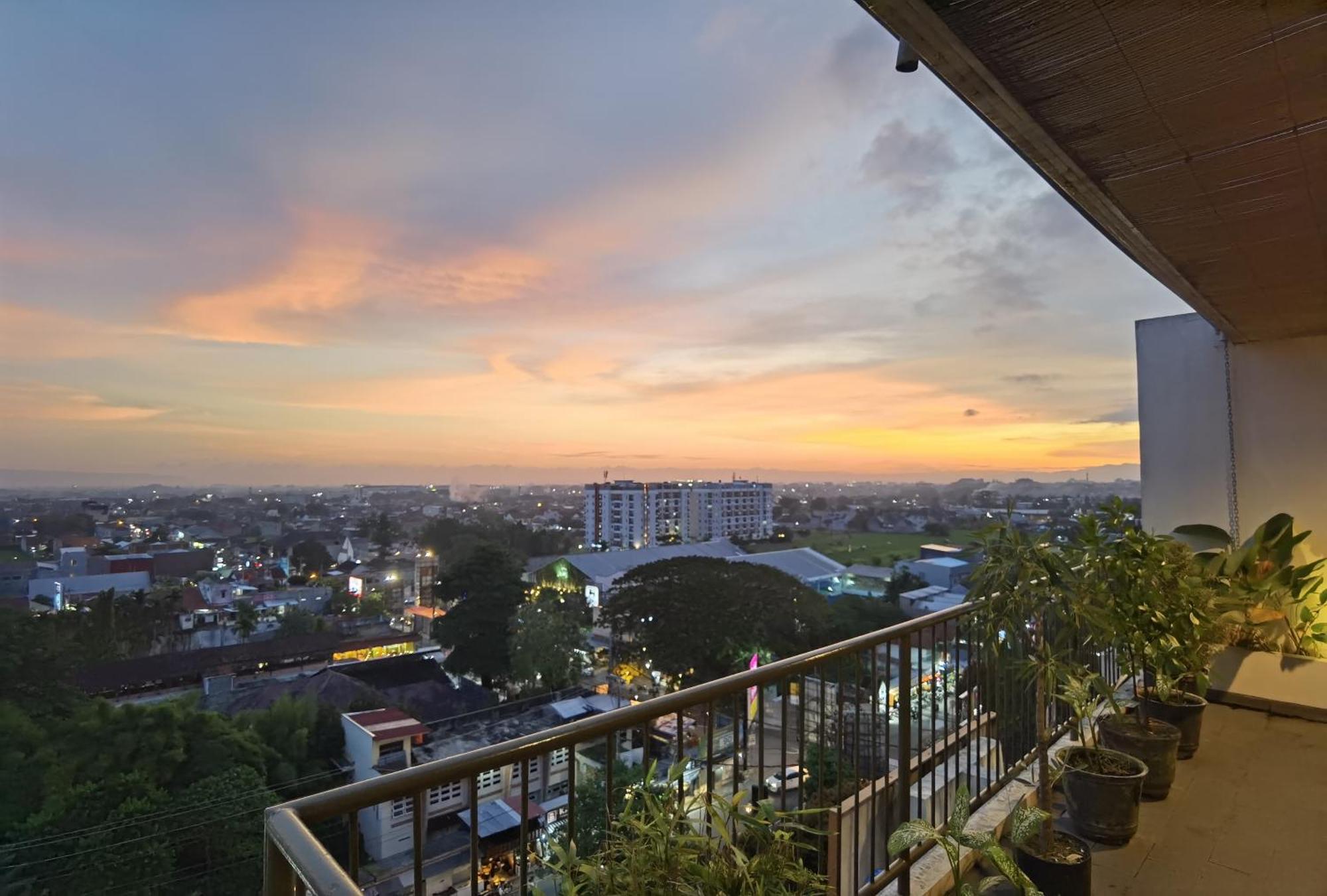 Student Park Hotel Yogyakarta Kültér fotó